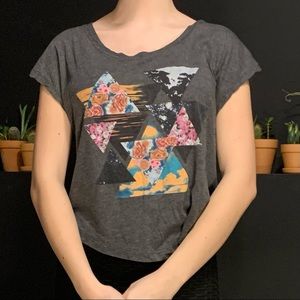 Grey Artsy T-shirt🌸🌞🐊🐚